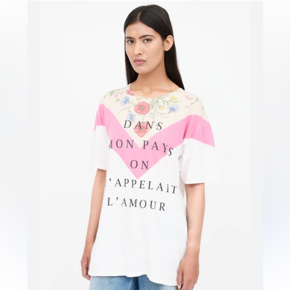 GUCCI DANS MON PAYS WOMENS TSHIRT. SIZE S. 🩷🤍💚